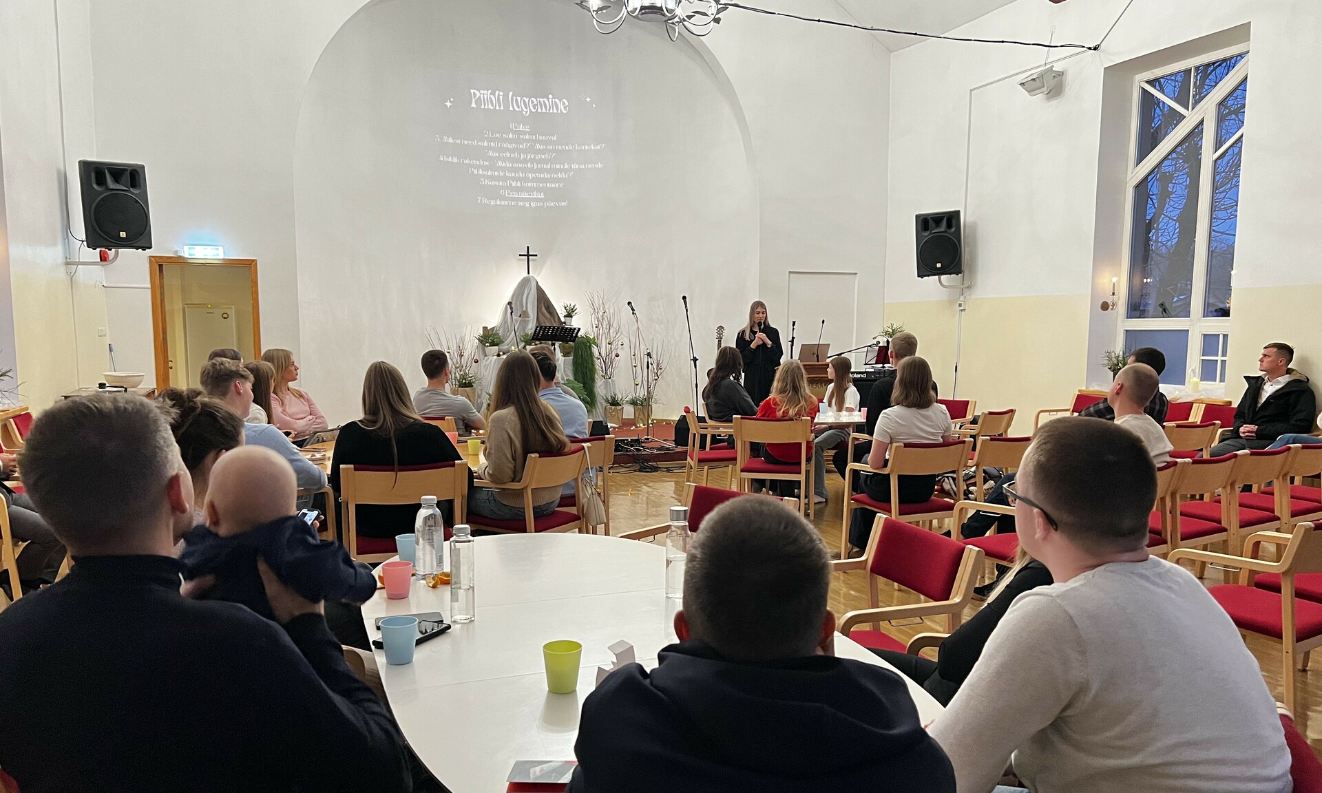 Noorte nädalavahetusel loeti Piibli esimesi lugusid ja õpiti esitama küsimusi